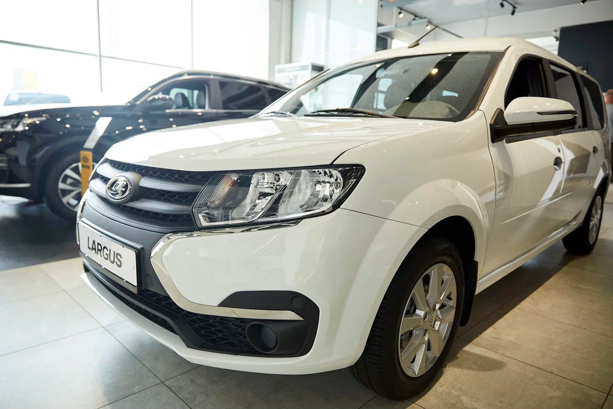 Lada Largus по цене от 800 000 рублей